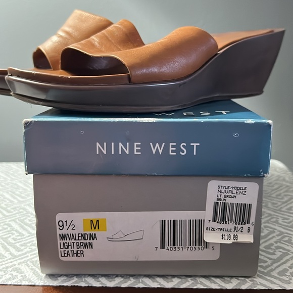 9.5M Nine West Light brown leather wedge sandals. - Picture 4 of 5